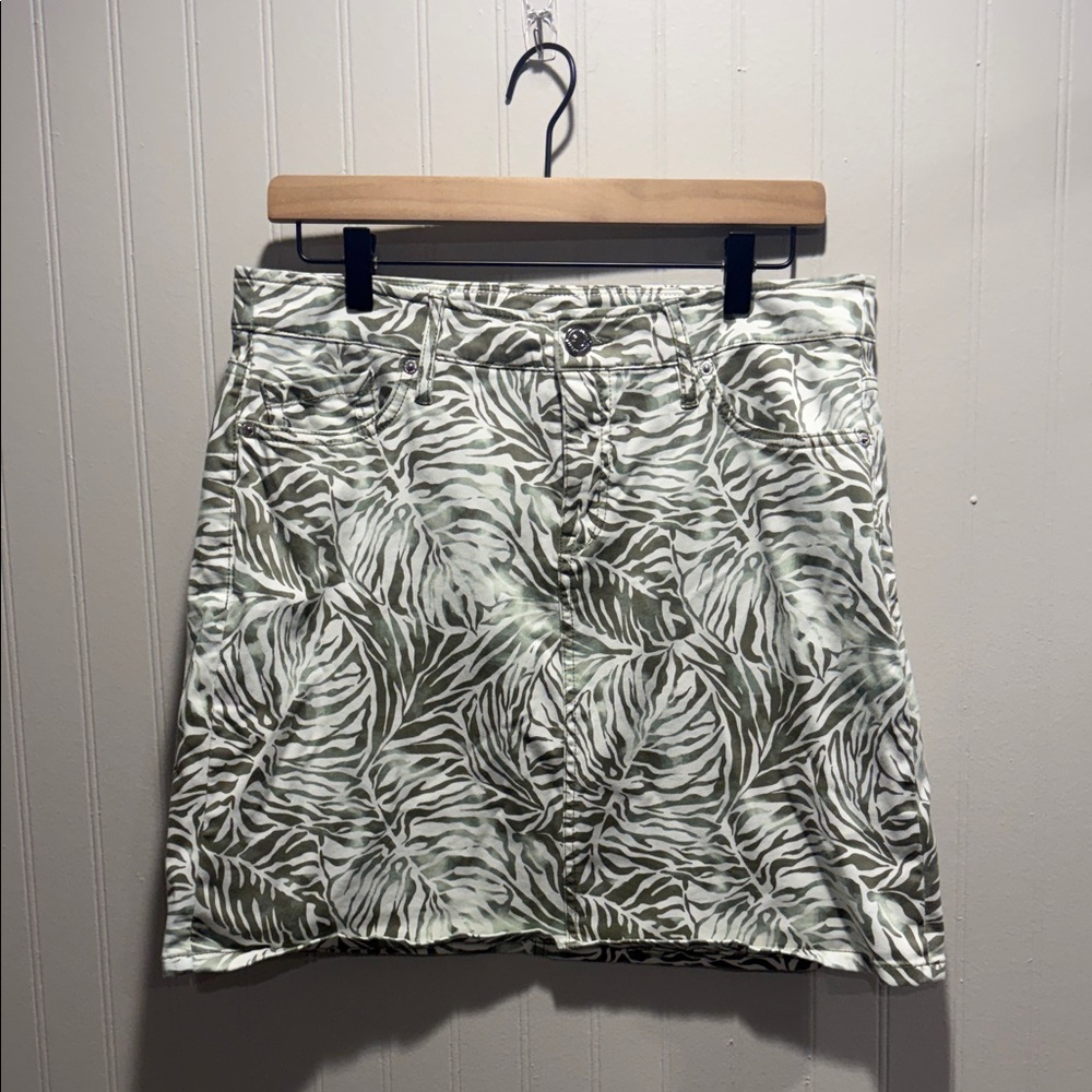 Tommy Bahama Green and White Patterned Mini Skirt